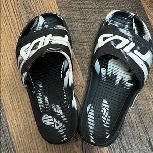 Fila Monochrome Graphic Slide Sandals